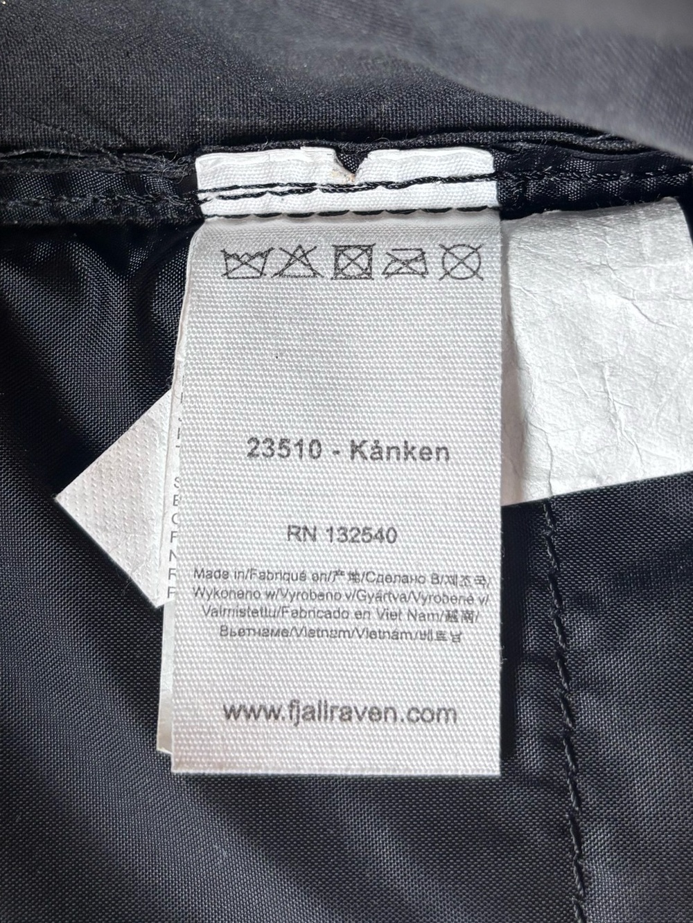 Kånken Black Backpack - Classic Daypack - Picture 6 of 10